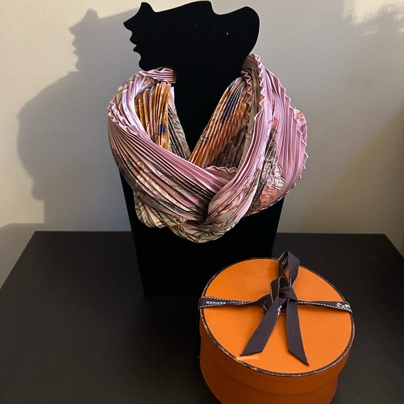 Hermes Accessories - Hermes Pleated/Plisse “Aloha” Scarf